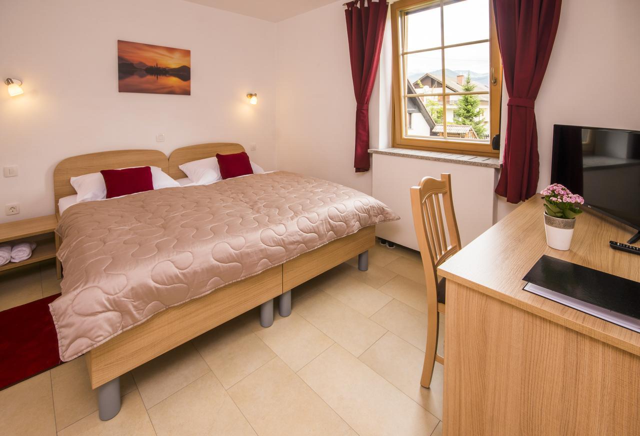 Bed & Breakfast Karun Церкле на Горенскем Екстериор снимка